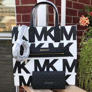 MICHAEL KORS PURSE & WALLET, NEW w/o tags attached